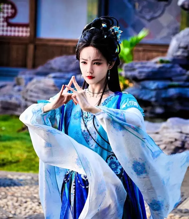 腾讯芒果爱奇艺齐推新剧,《古乐风华录》《等到你》等五部重点剧集定档动态 细节速览 腾讯芒果爱奇艺齐推新剧,《古乐风华录》《等到你》等五部重点剧集定档动态 细节速览